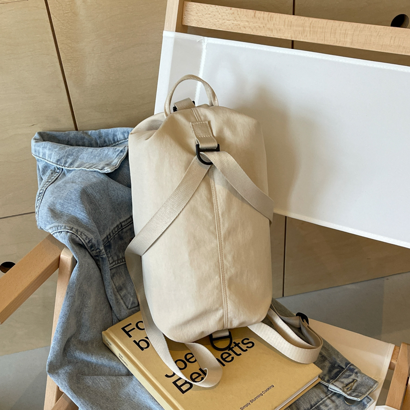 White shoulder bag